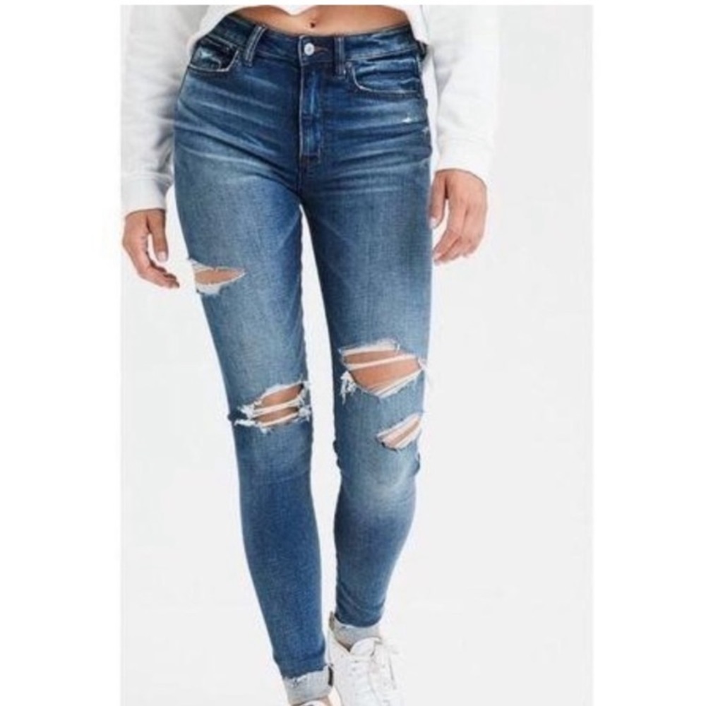 NWT American Eagle Curvy Super High Rise Distressed Jeans. Size 2